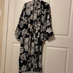 Louella by Ibtihaj Muhammad open front crepe kimono style top. XXL